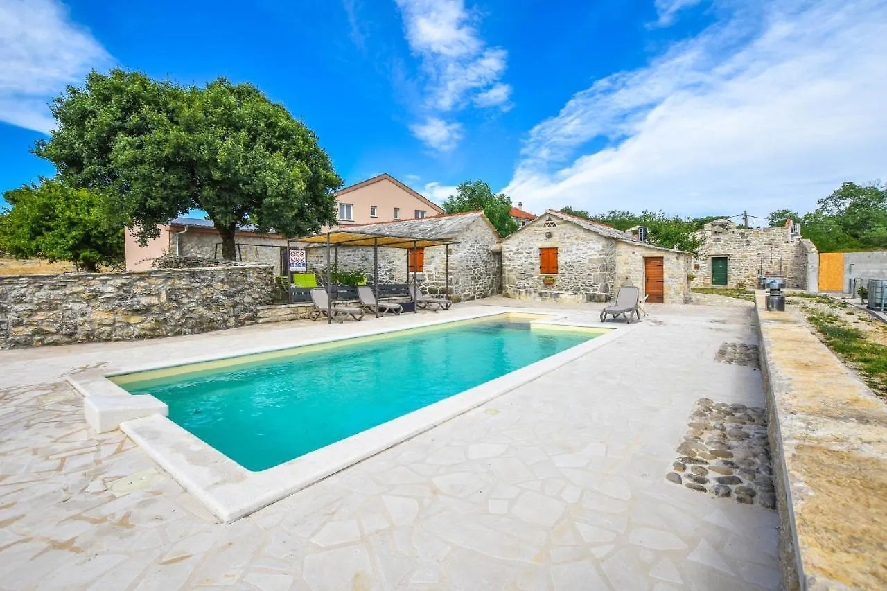 House Oak Tree Villa Medvida 0*,