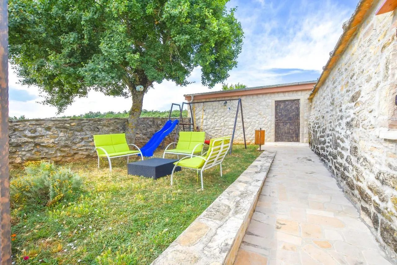 House Oak Tree Villa Medvida Holiday home