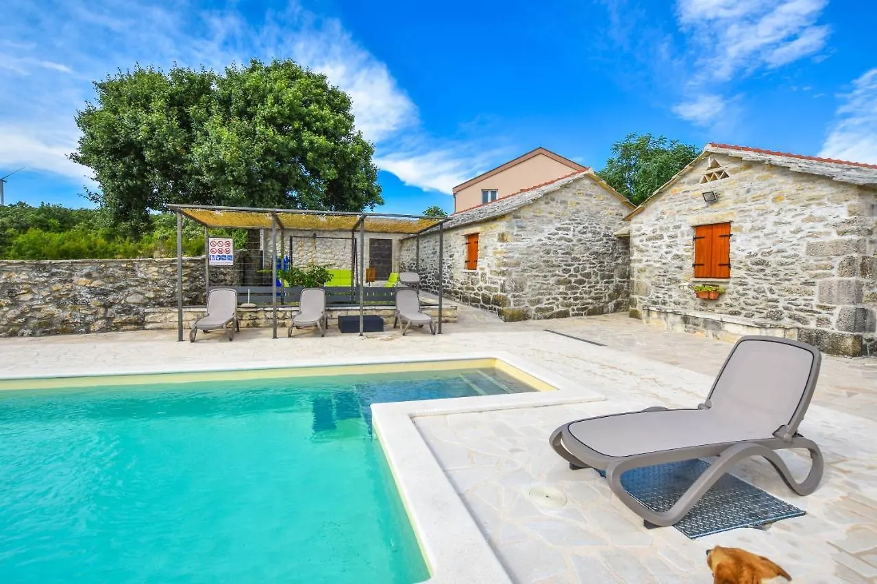 House Oak Tree Villa Medvida